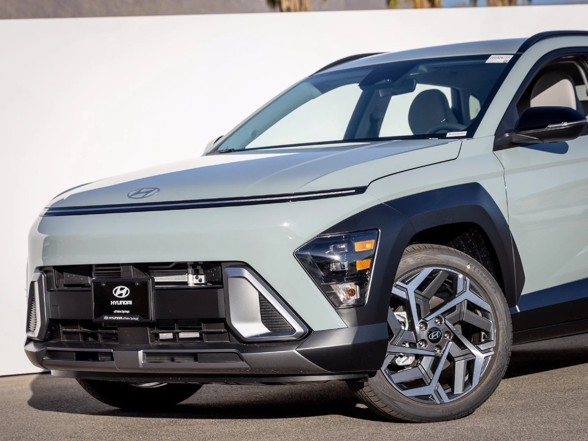 2027 Hyundai Kona SEL Premium (SX2), 2/30