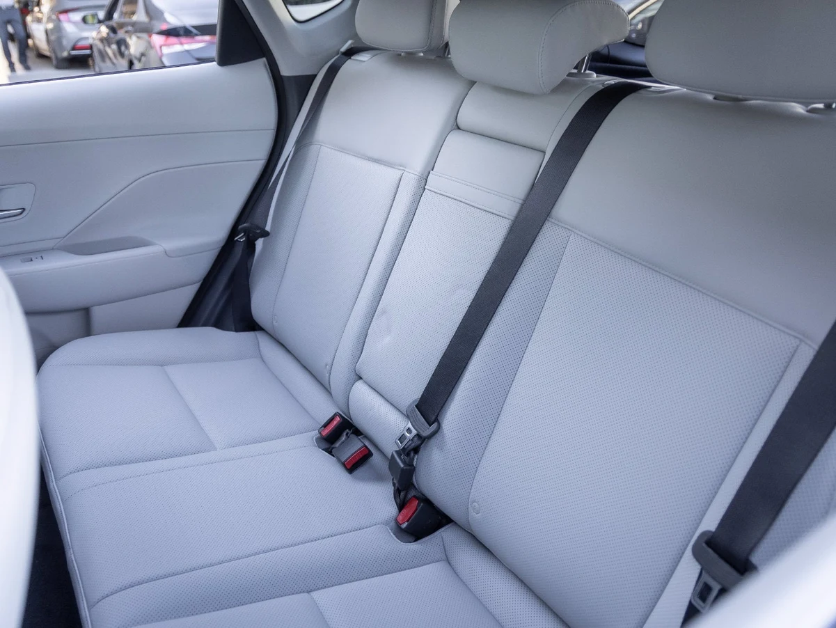 2027 Hyundai Kona SEL Premium (SX2), 23/30