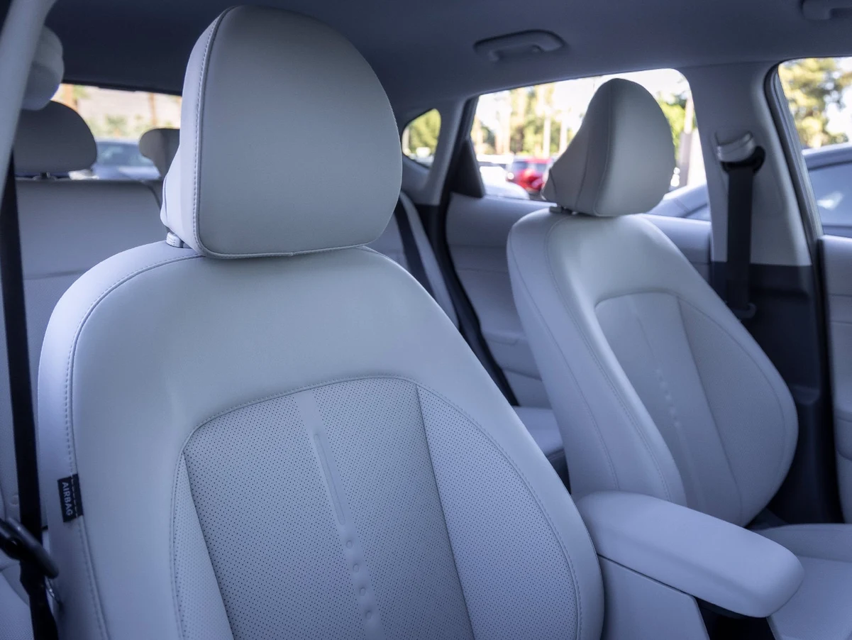 2027 Hyundai Kona SEL Premium (SX2), 26/30