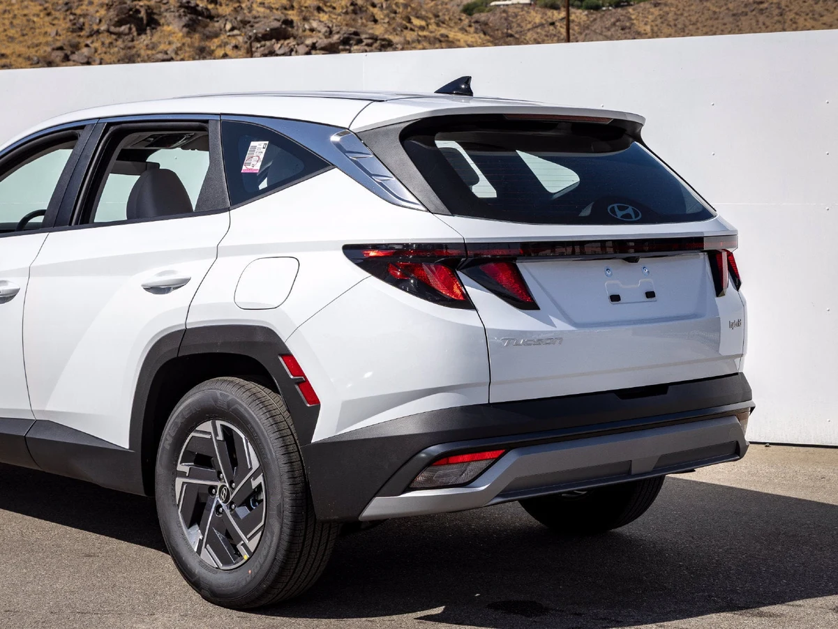 2026 Hyundai Tucson Hybrid SE (2025 Update), 8/24