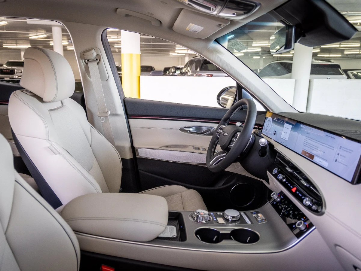 2027 Genesis GV70 2.5T Advanced (2024 Update), 26/27
