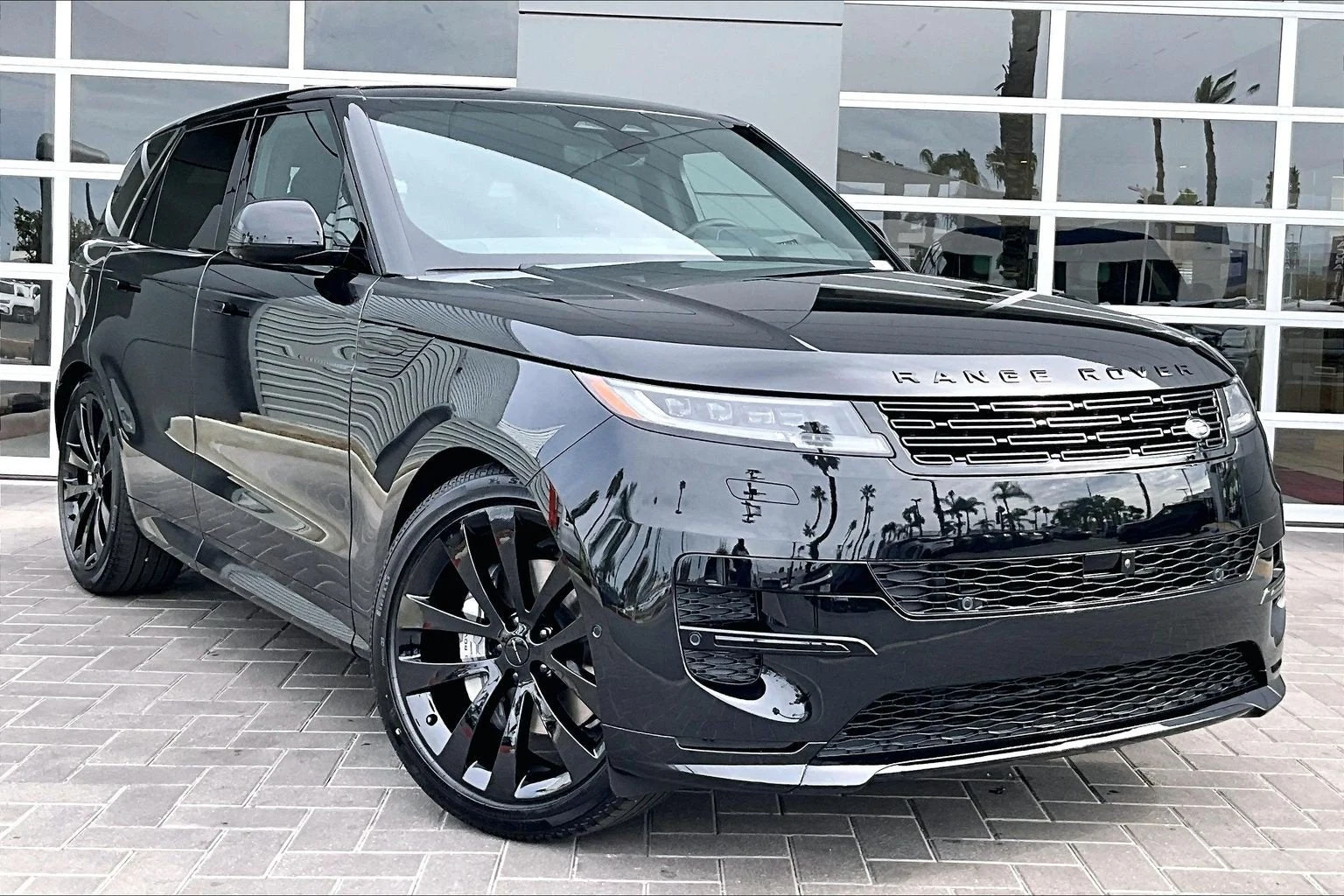 2027 Land Rover Range Rover Sport Dynamic SE (L461), 2/14