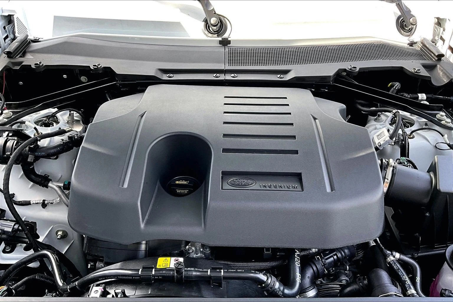 2026 Land Rover Defender 110 X-Dynamic SE (L663), 11/14