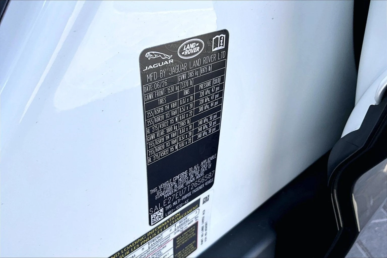 2026 Land Rover Defender 110 X-Dynamic SE (L663), 13/14