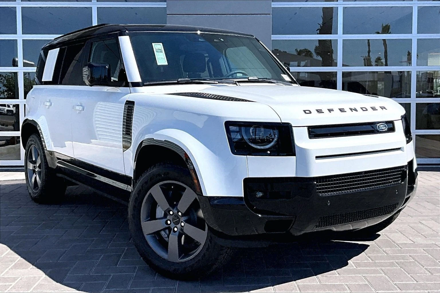 2026 Land Rover Defender 110 X-Dynamic SE (L663), 2/14