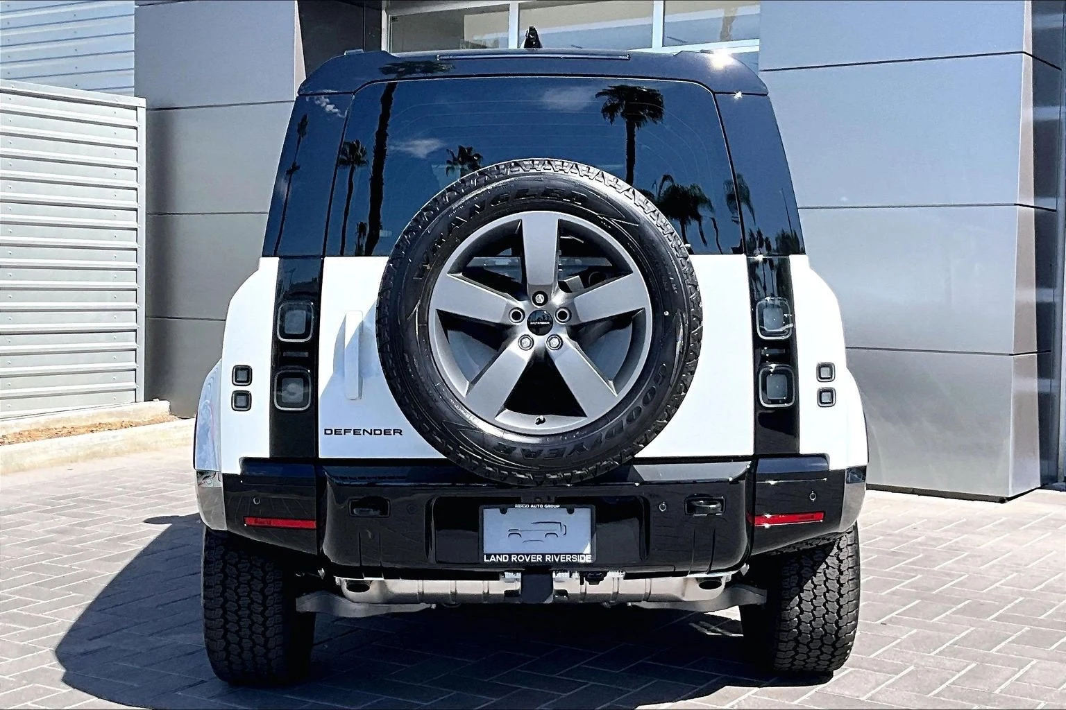 2026 Land Rover Defender 110 X-Dynamic SE (L663), 4/14