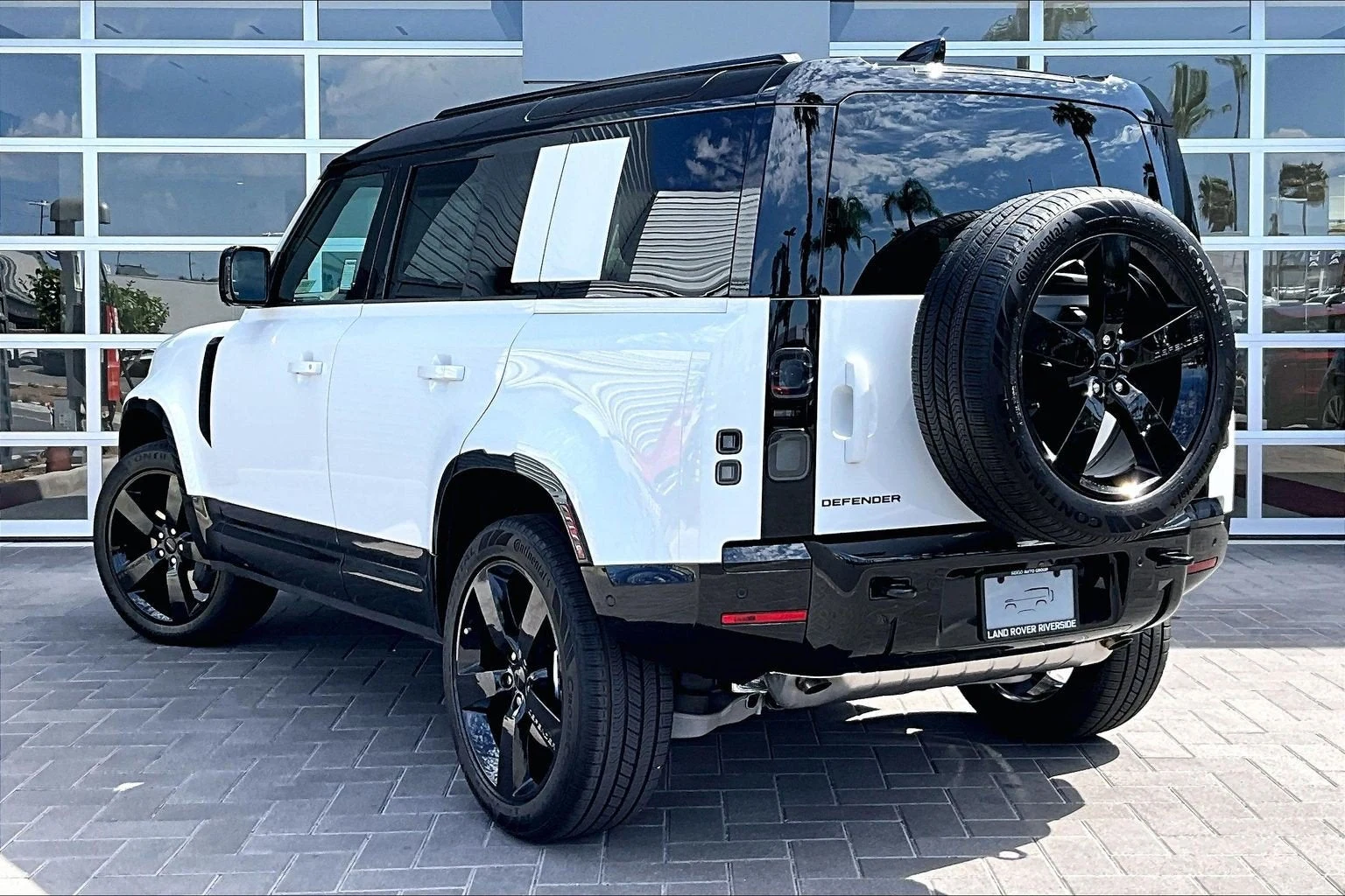 2026 Land Rover Defender 110 X-Dynamic SE (L663), 3/14