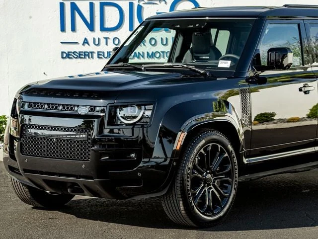 2026 Land Rover Defender OCTA Black, 2/30