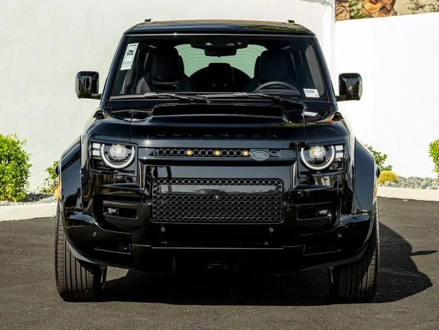 2026 Land Rover Defender OCTA Black, 3/30