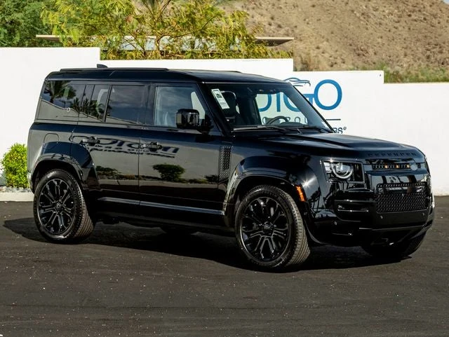 2026 Land Rover Defender OCTA Black, 4/30