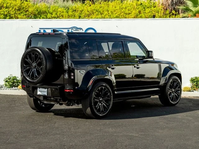 2026 Land Rover Defender OCTA Black, 6/30