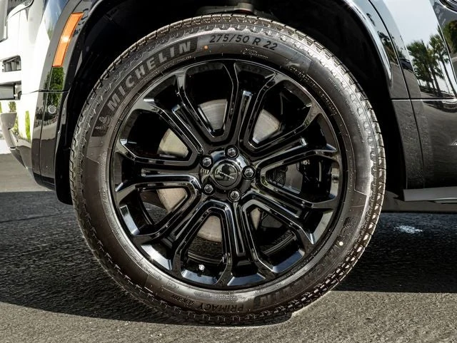 2026 Land Rover Defender OCTA Black, 11/30