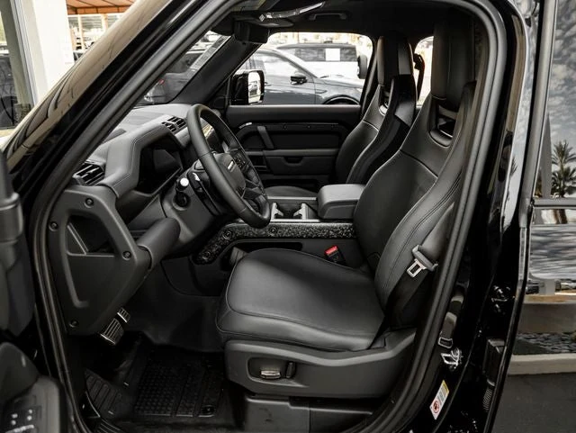 2026 Land Rover Defender OCTA Black, 15/30