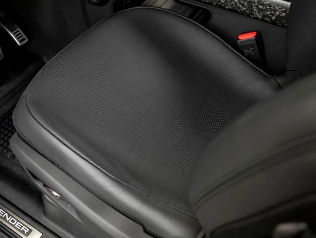 2026 Land Rover Defender OCTA Black, 16/30