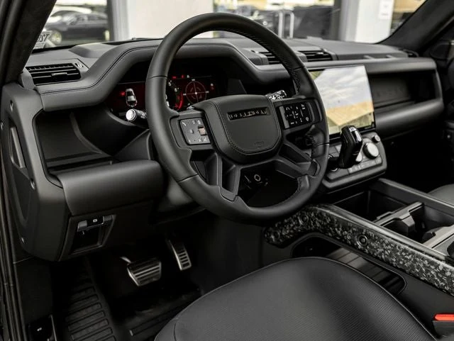 2026 Land Rover Defender OCTA Black, 18/30