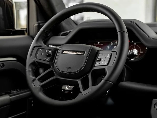 2026 Land Rover Defender OCTA Black, 21/30