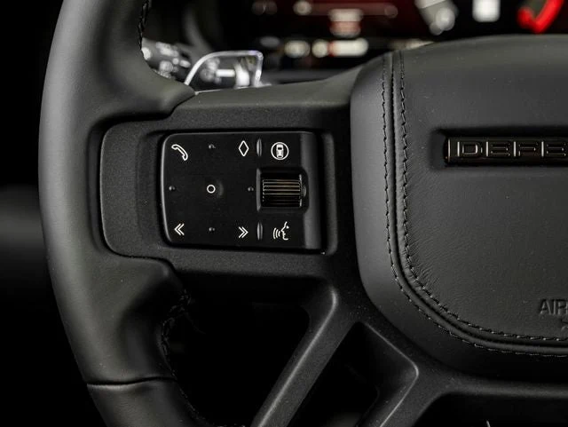 2026 Land Rover Defender OCTA Black, 22/30