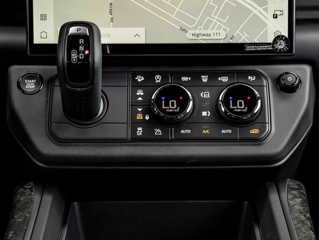 2026 Land Rover Defender OCTA Black, 25/30