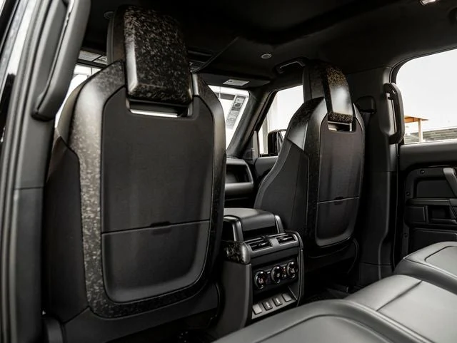 2026 Land Rover Defender OCTA Black, 29/30