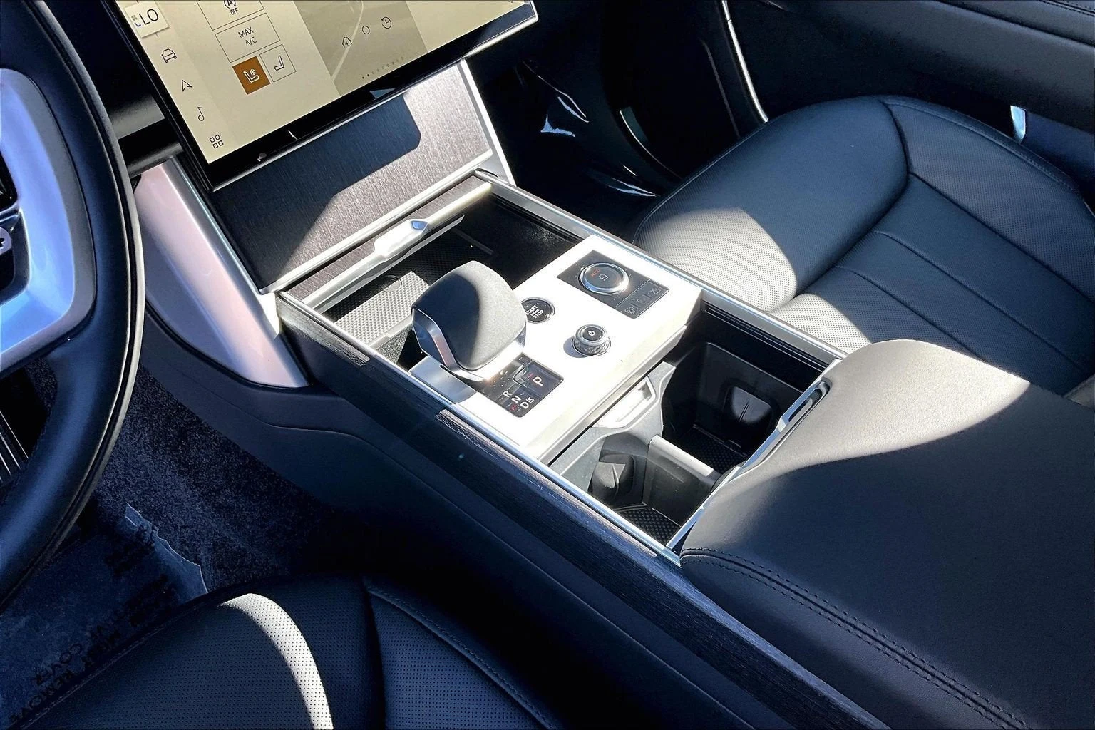 2027 Land Rover Range Rover SE (L460), 8/14