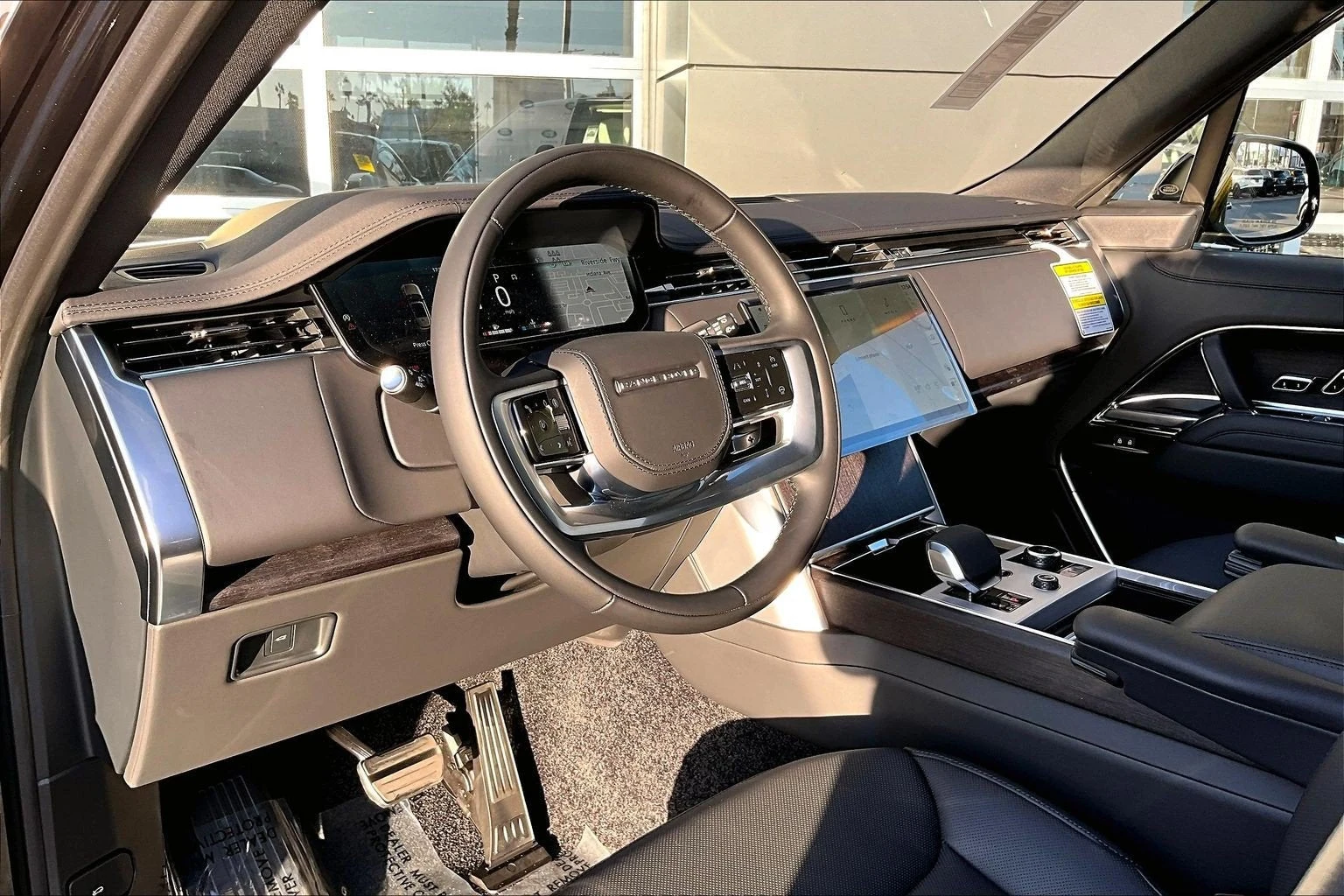 2027 Land Rover Range Rover SE LWB (L460), 6/14