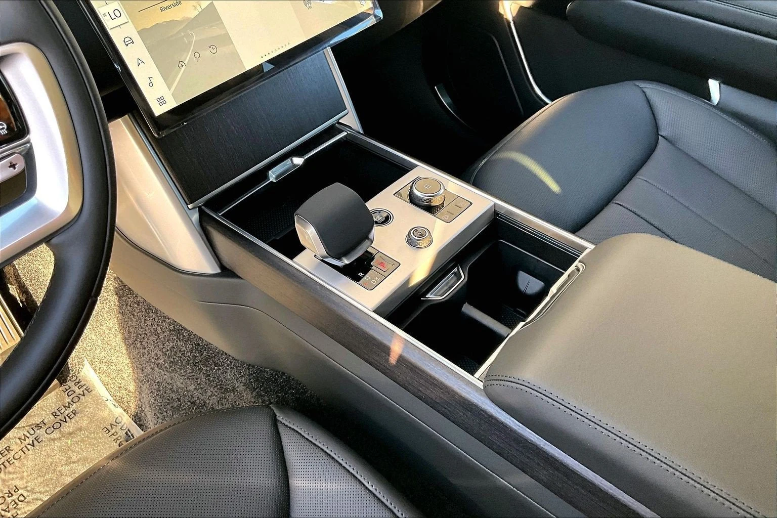 2027 Land Rover Range Rover SE LWB (L460), 8/14