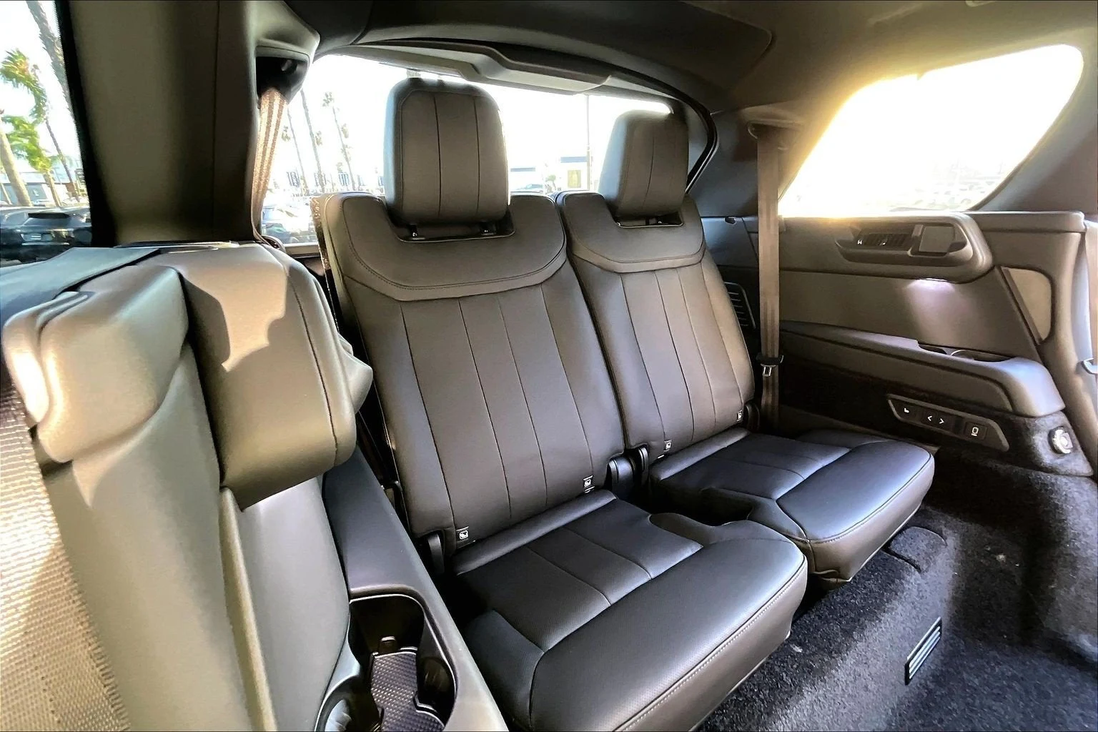 2027 Land Rover Range Rover SE LWB (L460), 11/14
