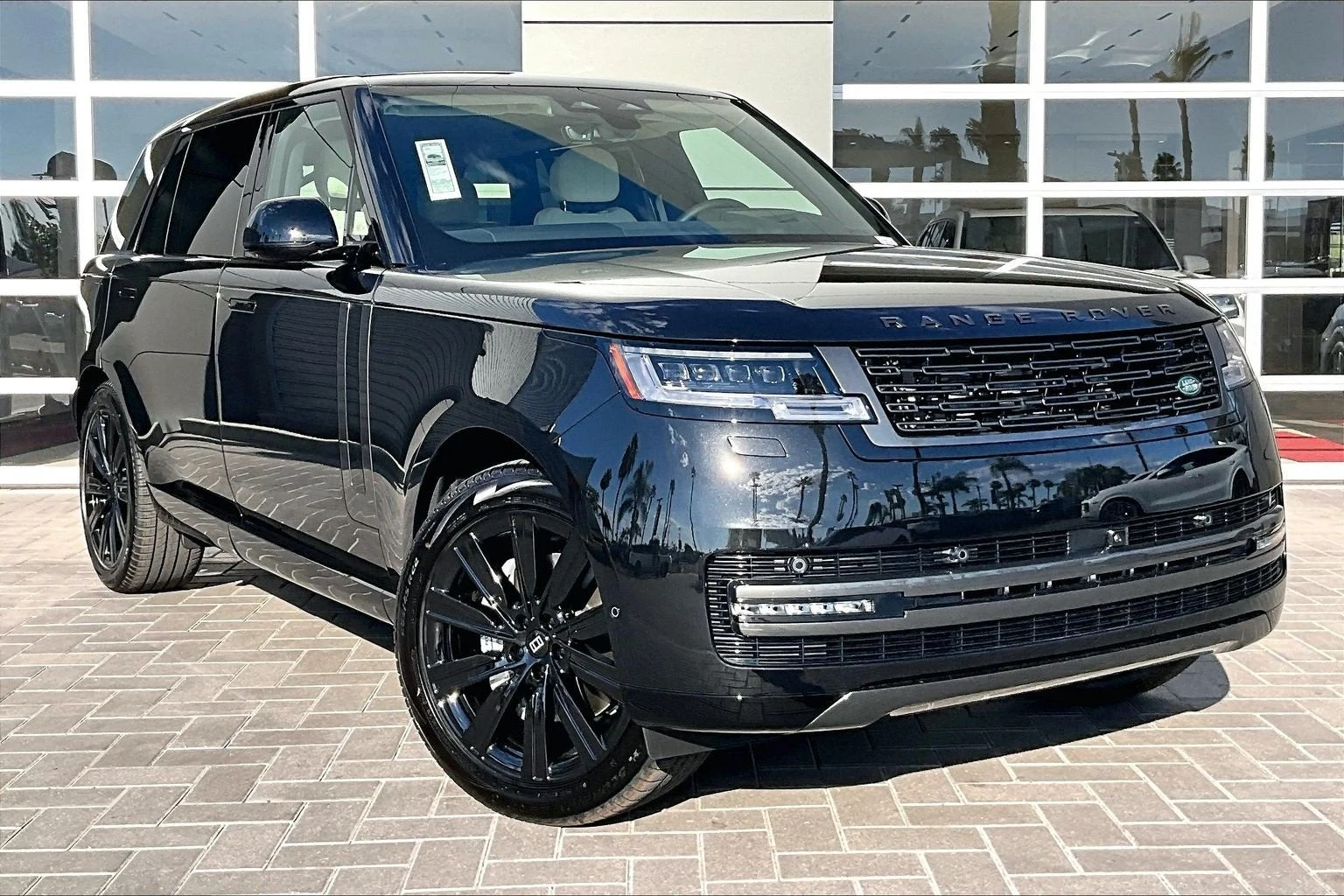 2027 Land Rover Range Rover SE LWB (L460), 2/15
