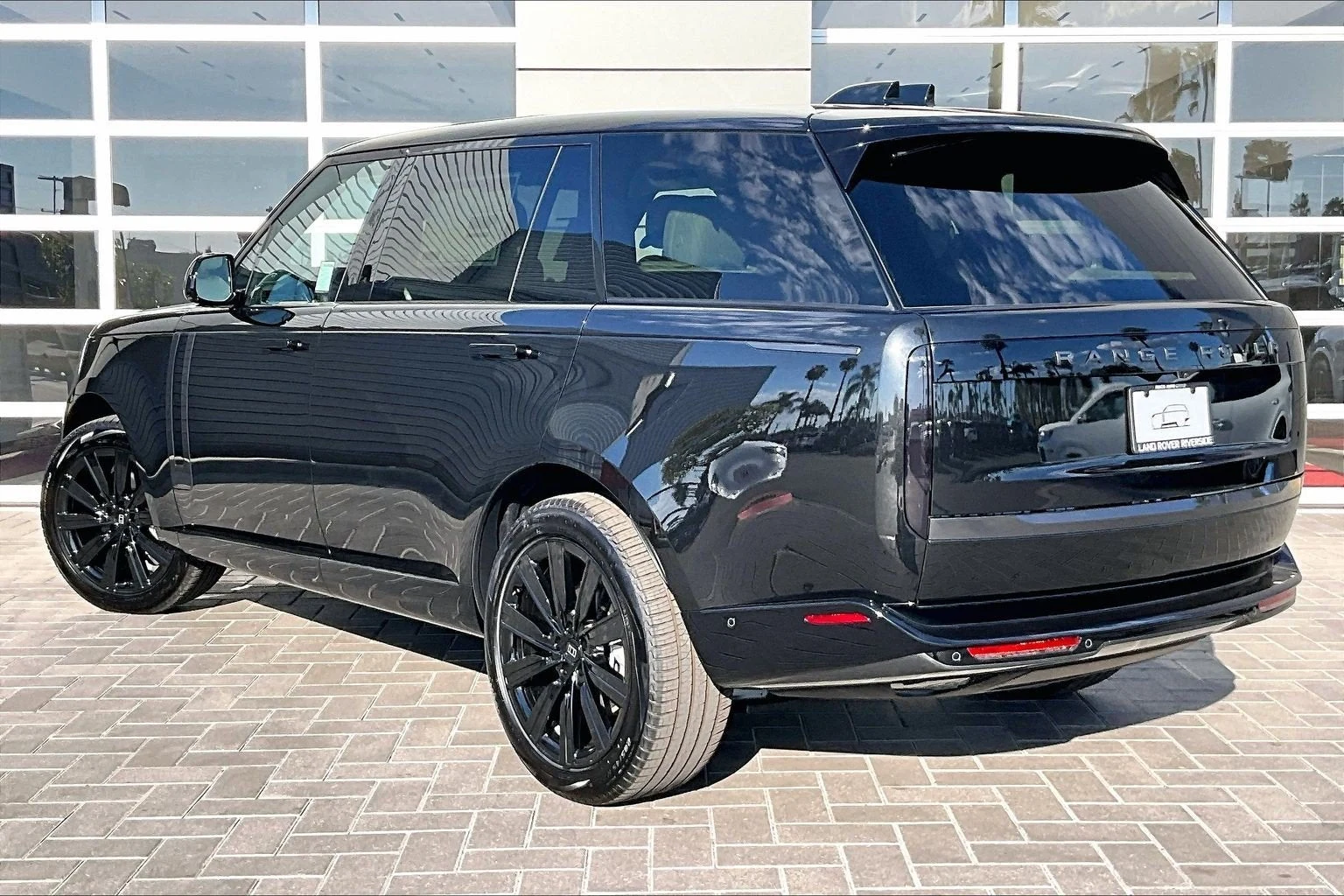 2027 Land Rover Range Rover SE LWB (L460), 3/15