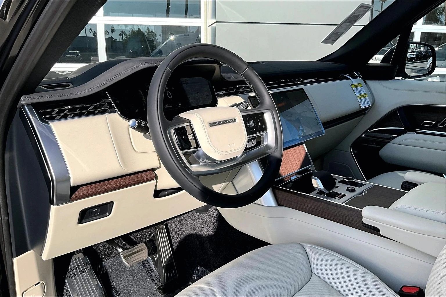 2027 Land Rover Range Rover SE LWB (L460), 6/15