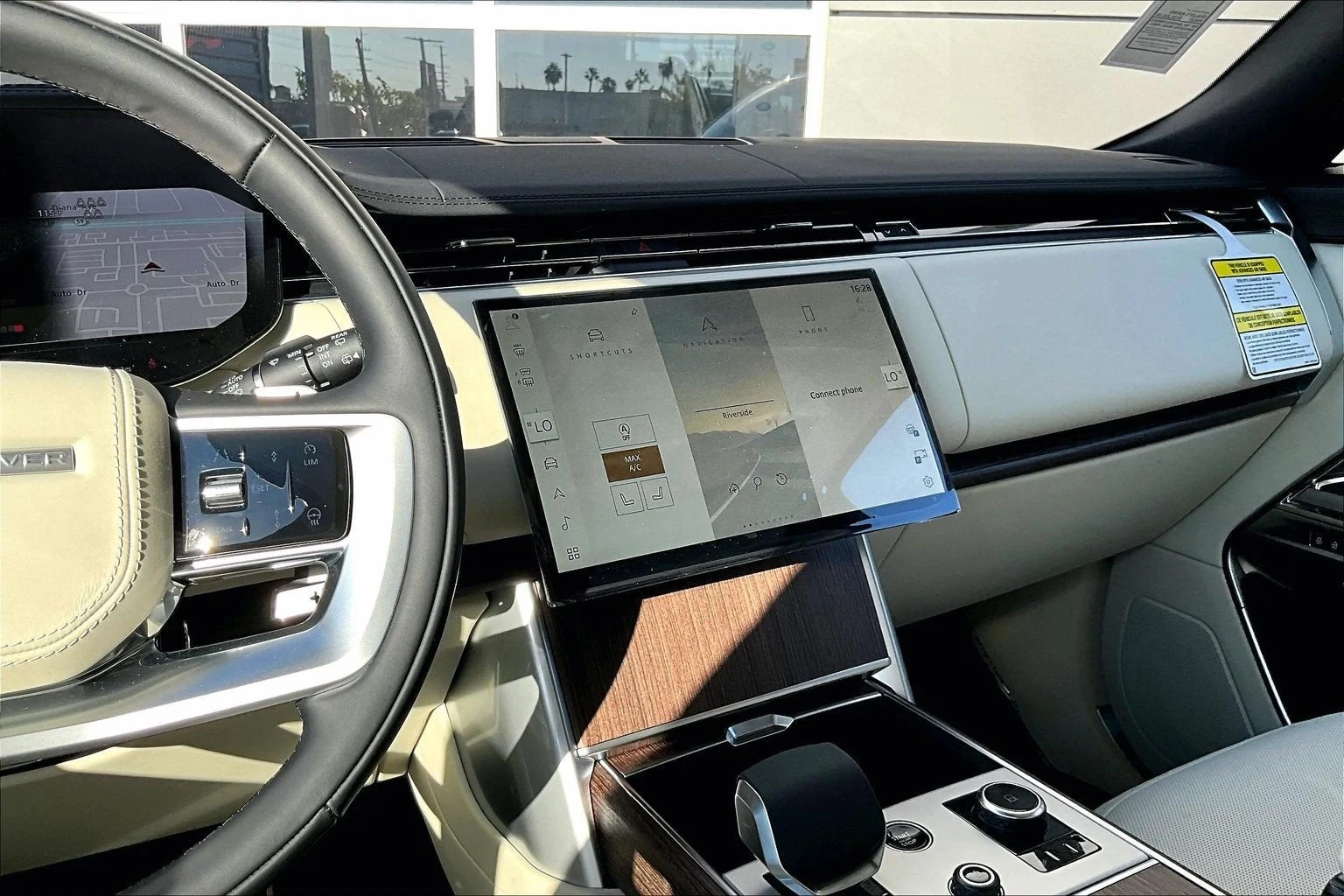 2027 Land Rover Range Rover SE LWB (L460), 7/15