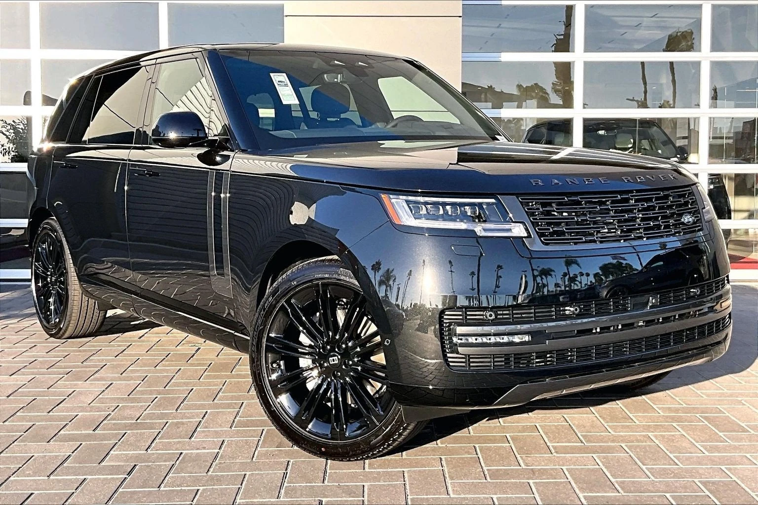 2027 Land Rover Range Rover SE LWB (L460), 2/14