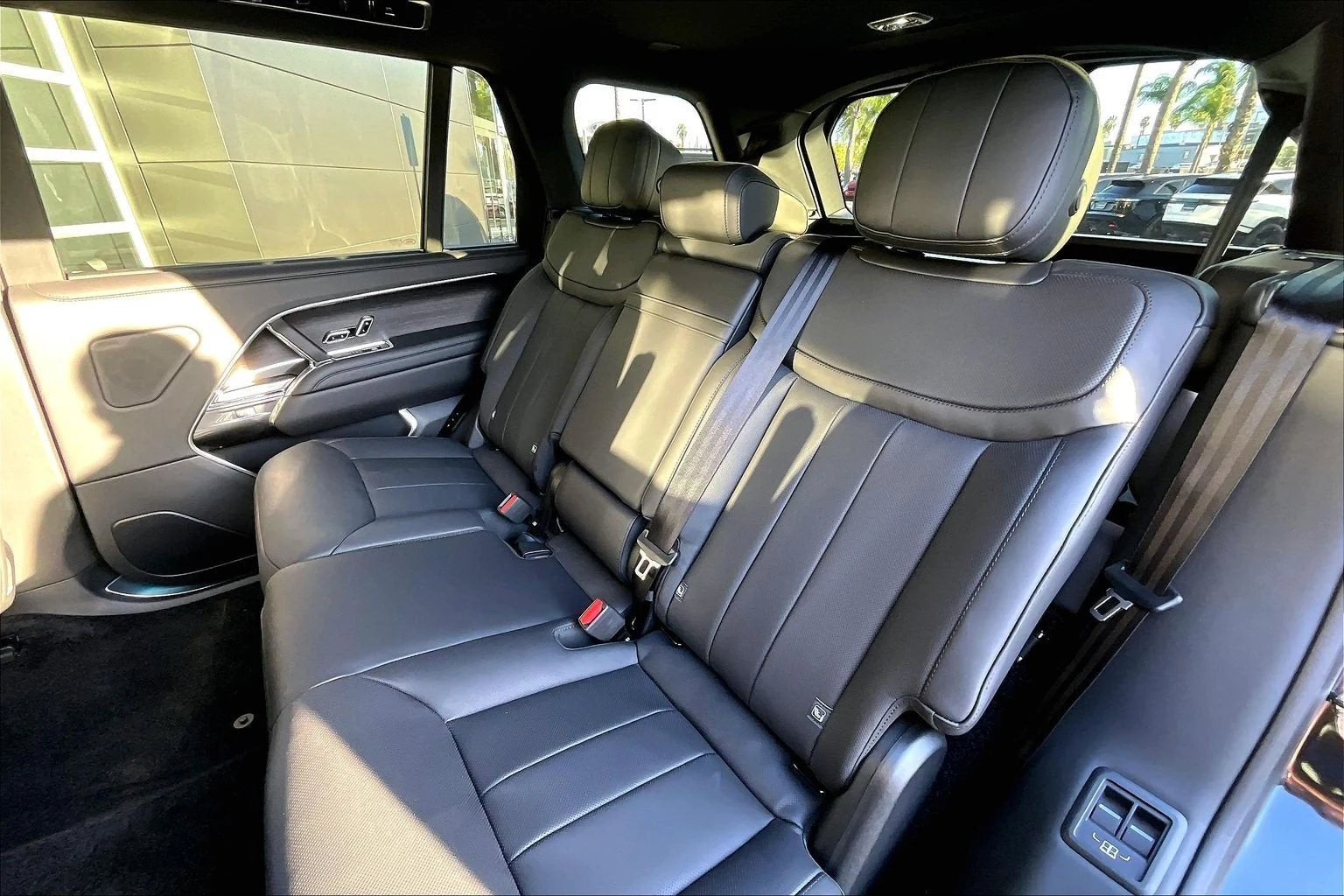 2027 Land Rover Range Rover SE LWB (L460), 10/14