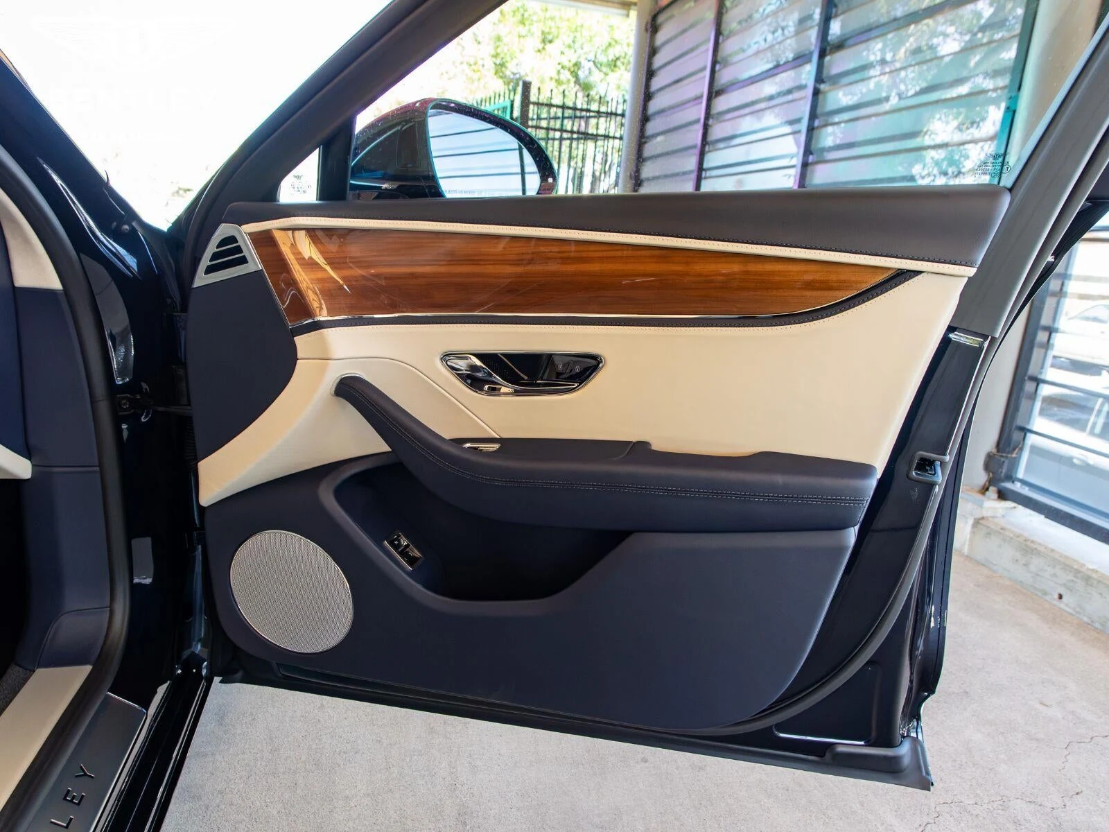 2026 Bentley Flying Spur V8 (4th Generation), 17/30