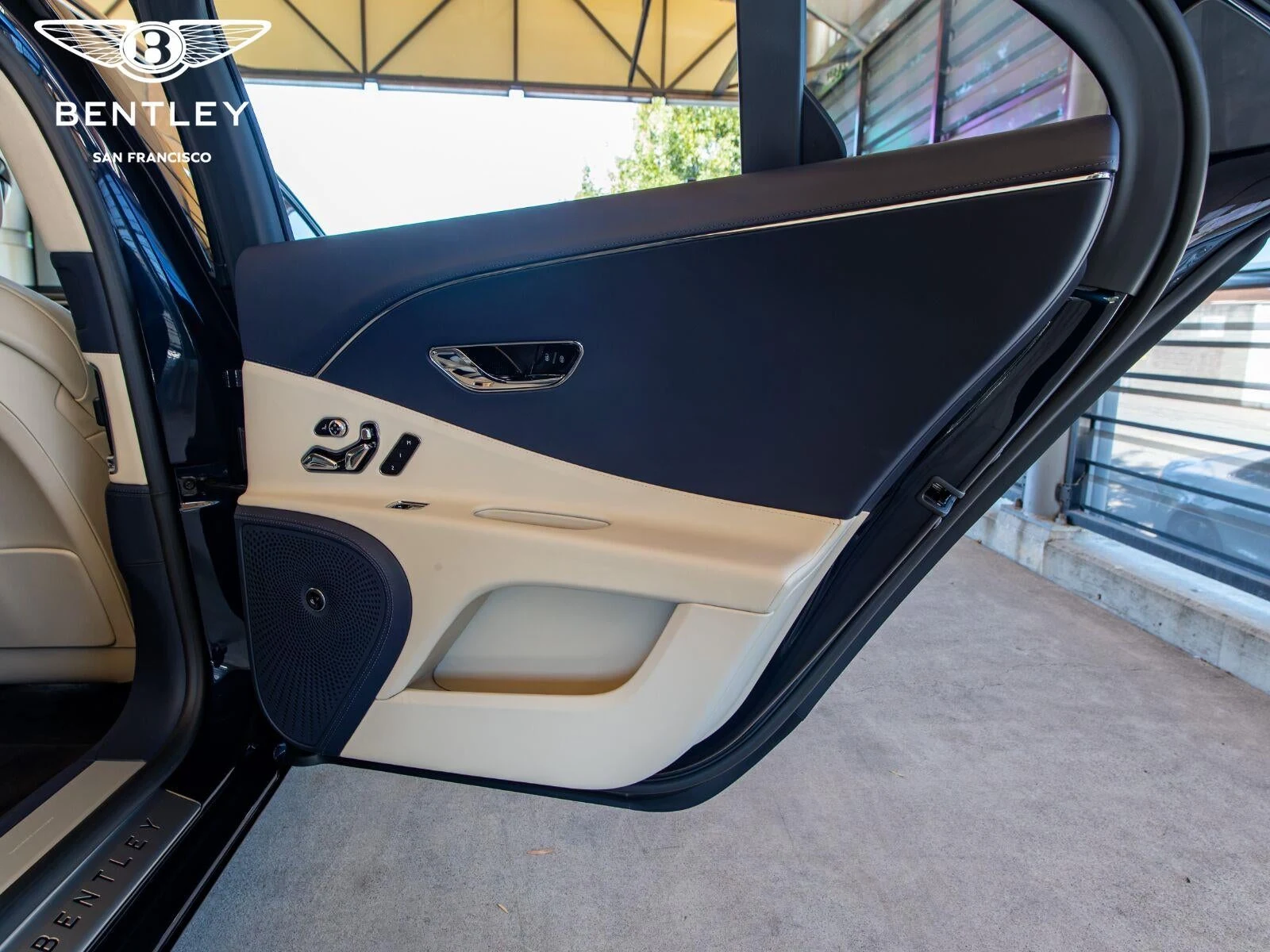 2026 Bentley Flying Spur V8 (4th Generation), 27/30