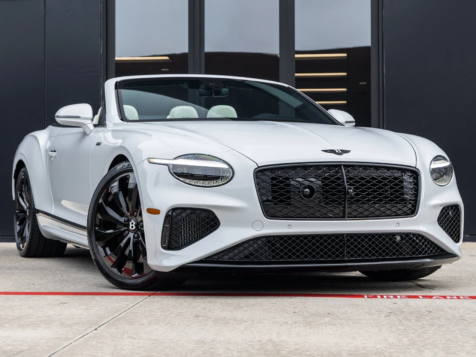 2025 Bentley Continental GTC V8 (3rd Generation), 2/30