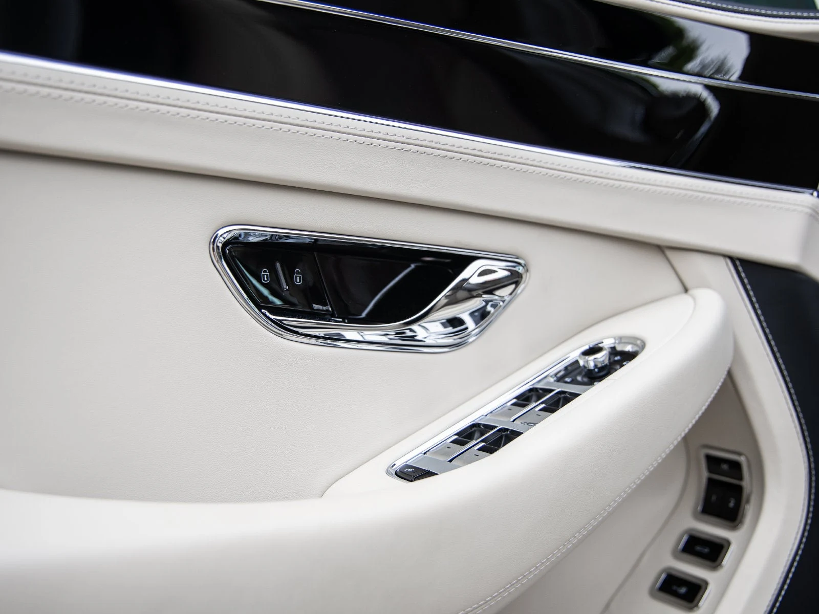 2025 Bentley Continental GTC V8 (3rd Generation), 24/30