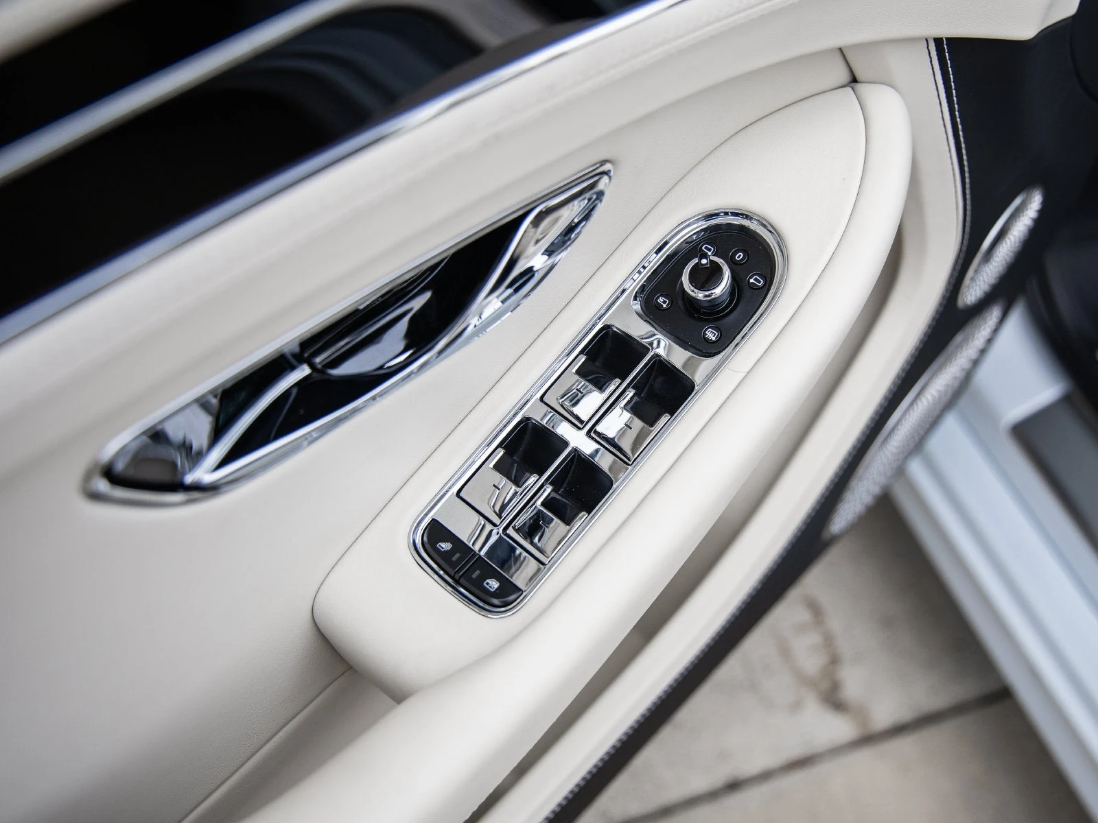 2025 Bentley Continental GTC V8 (3rd Generation), 25/30