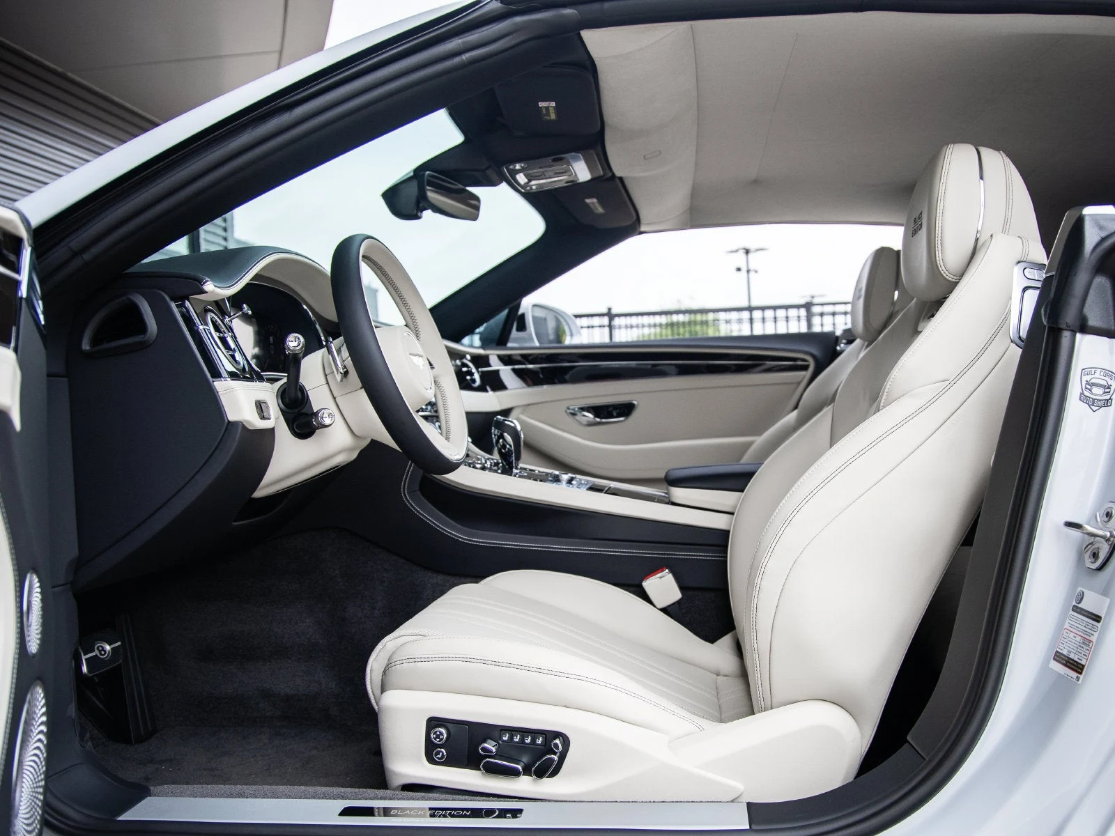 2025 Bentley Continental GTC V8 (3rd Generation), 28/30