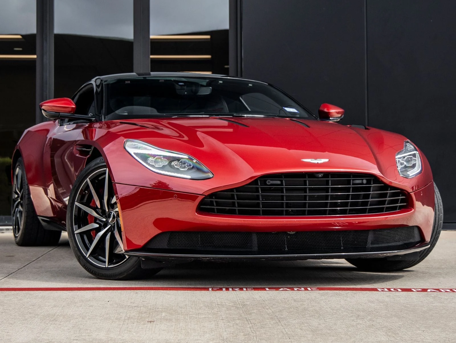2017 Aston Martin DB11 V12, 2/30
