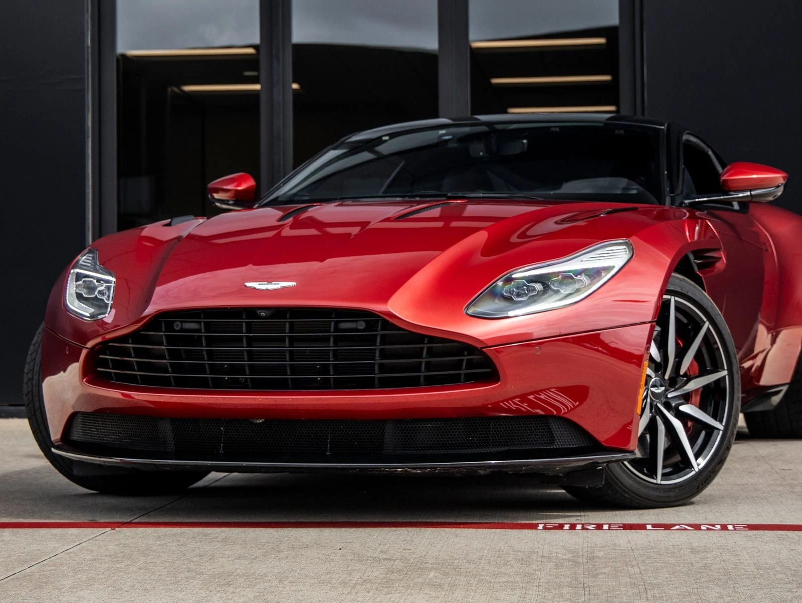 2017 Aston Martin DB11 V12, 3/30