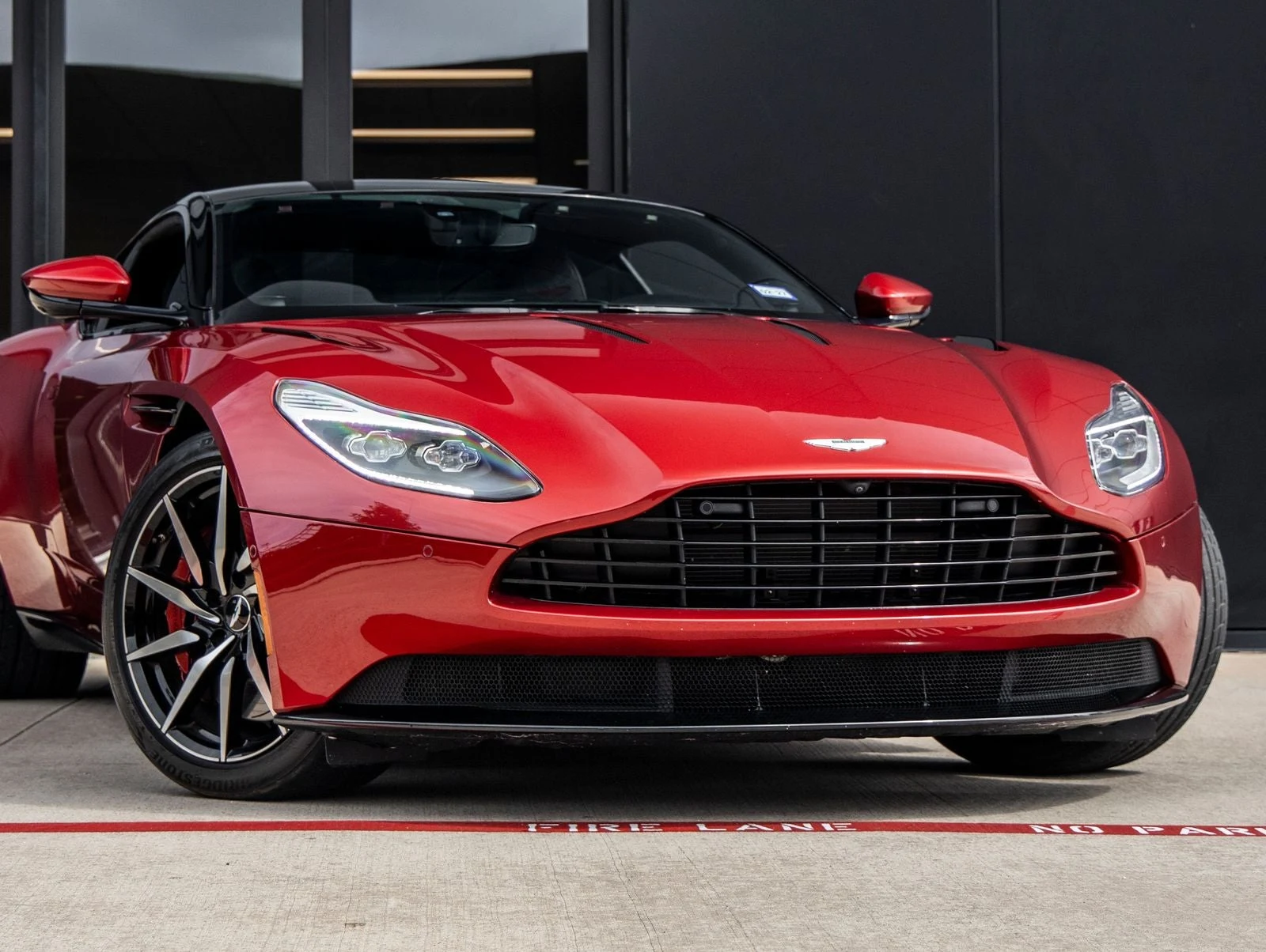 2017 Aston Martin DB11 V12, 5/30