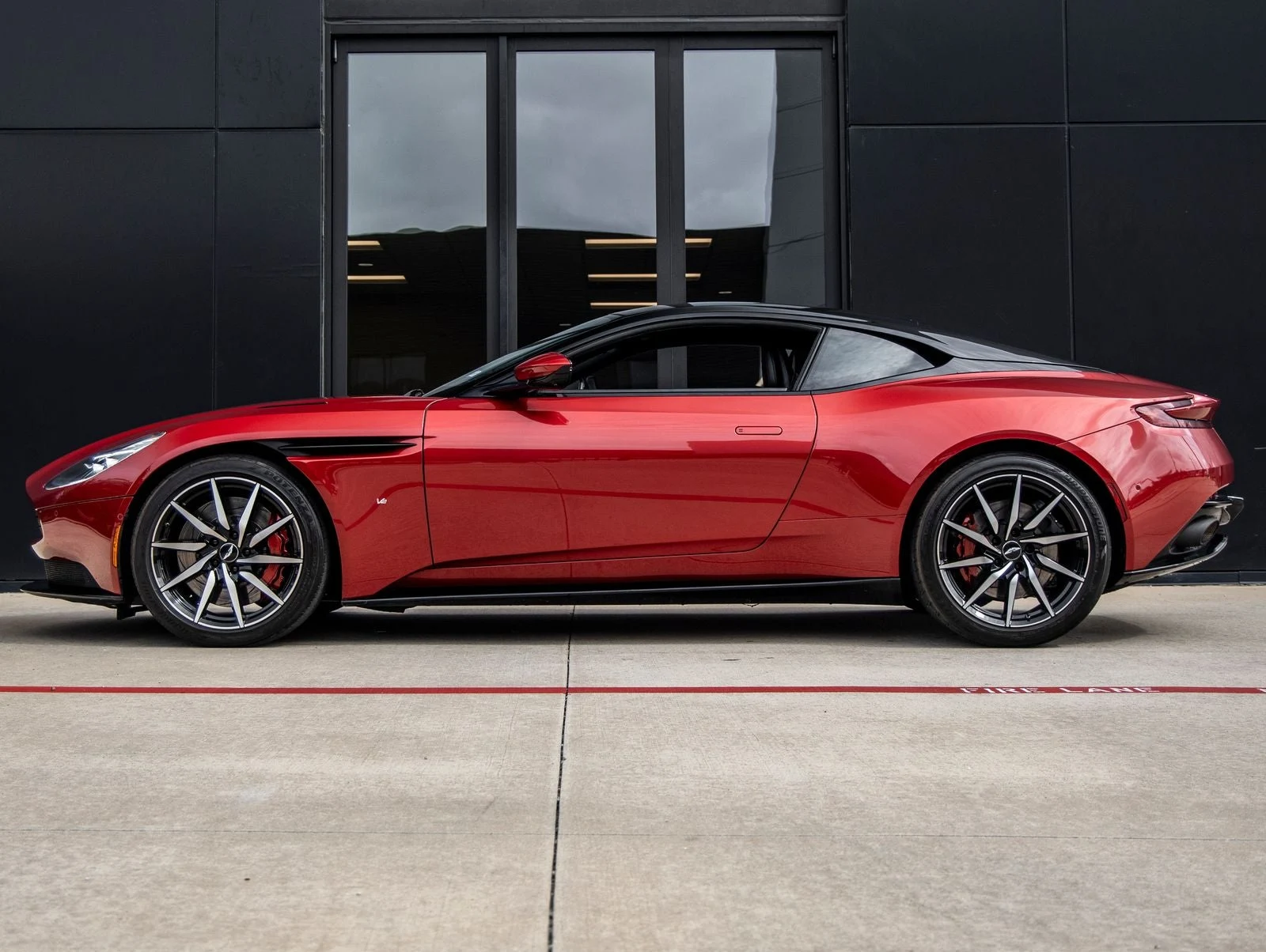 2017 Aston Martin DB11 V12, 9/30