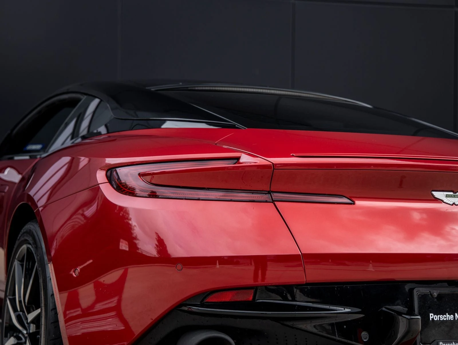 2017 Aston Martin DB11 V12, 12/30