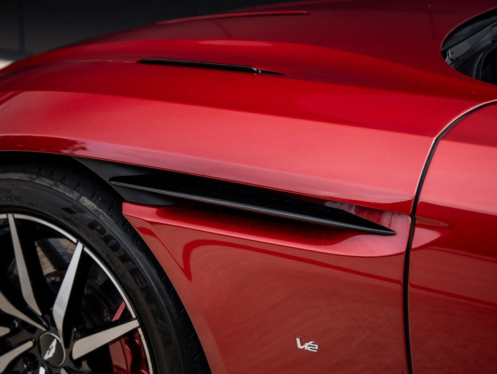 2017 Aston Martin DB11 V12, 14/30