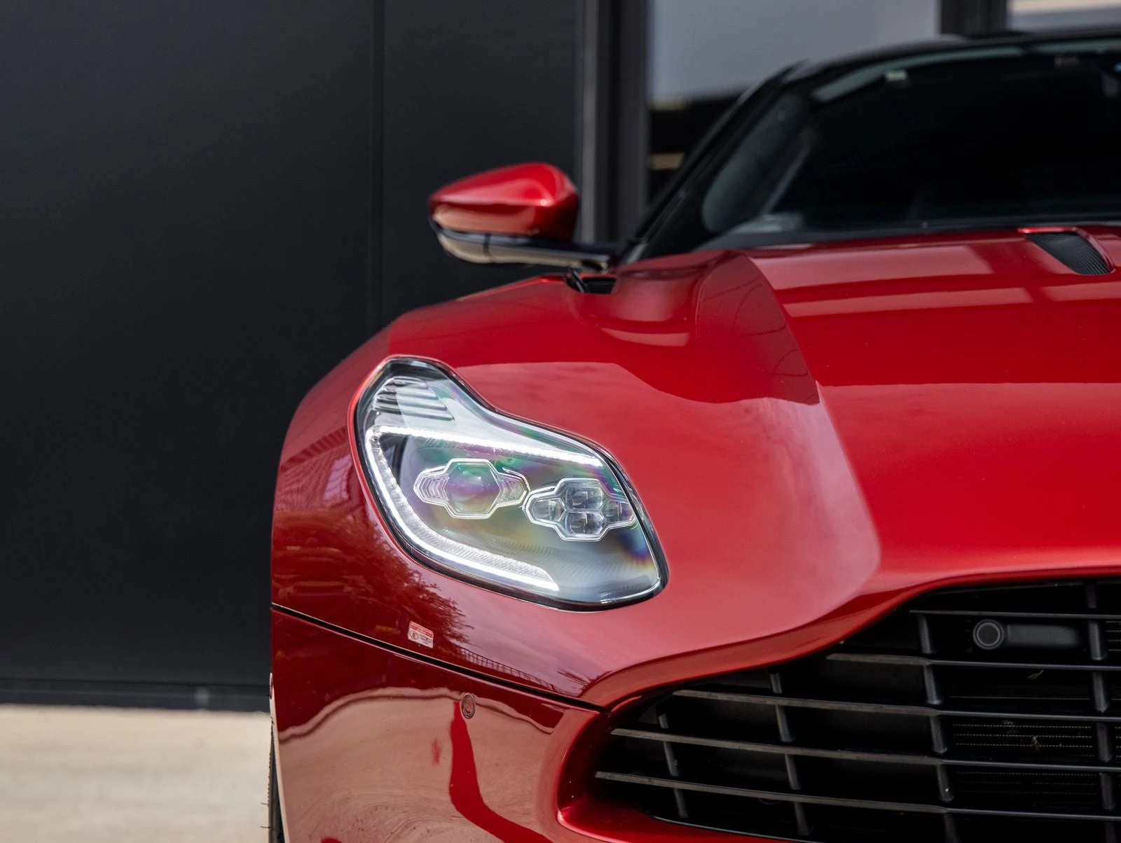 2017 Aston Martin DB11 V12, 18/30