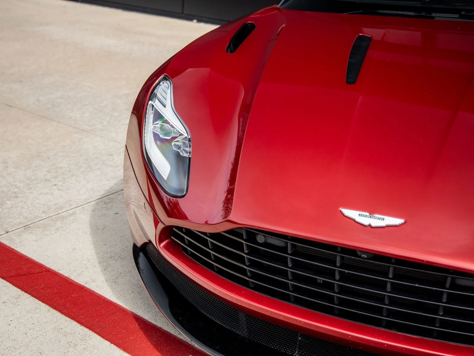 2017 Aston Martin DB11 V12, 19/30