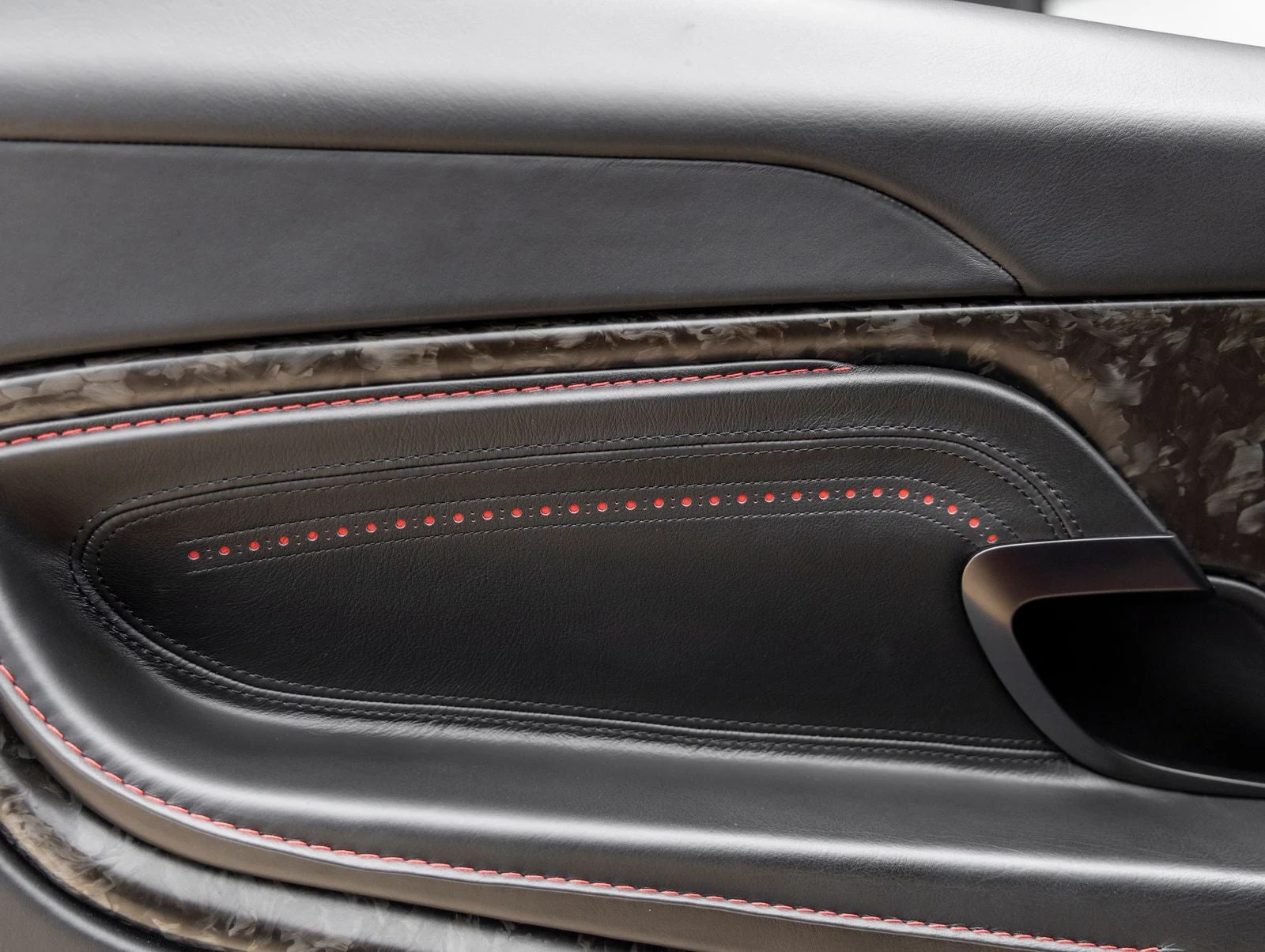 2017 Aston Martin DB11 V12, 22/30