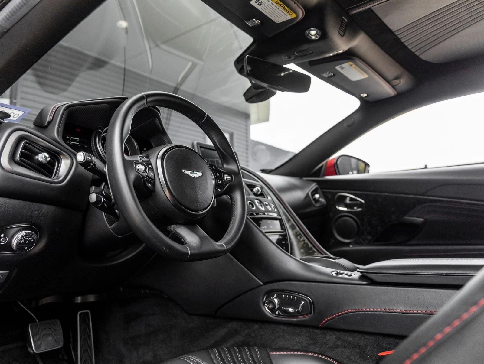 2017 Aston Martin DB11 V12, 26/30