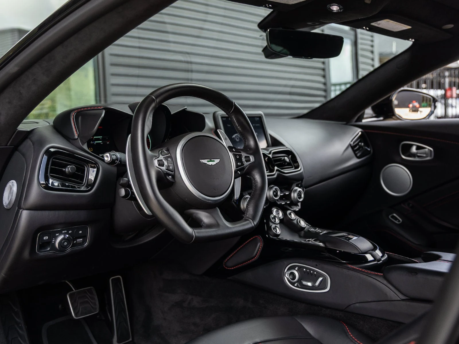 2023 Aston Martin Vantage (2024 Update), 26/30